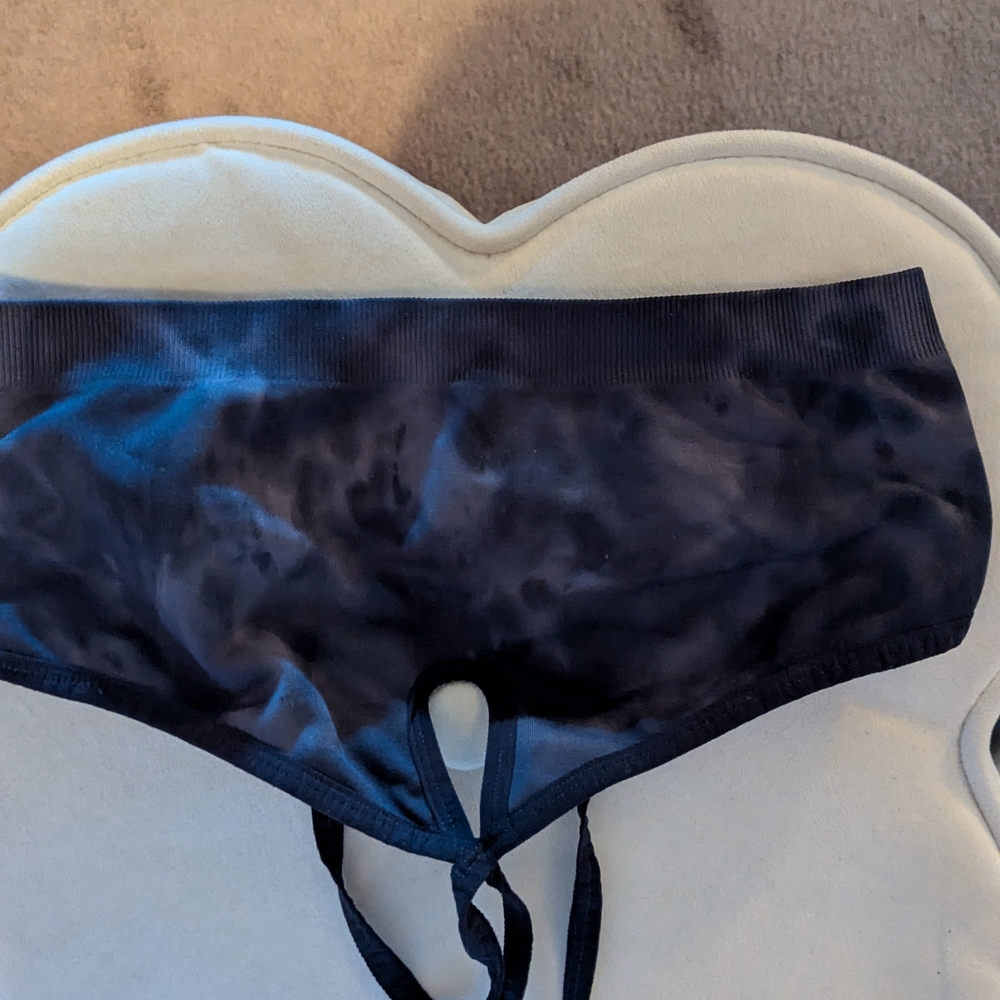 Stylish Black Tie-Dye Sports Bra